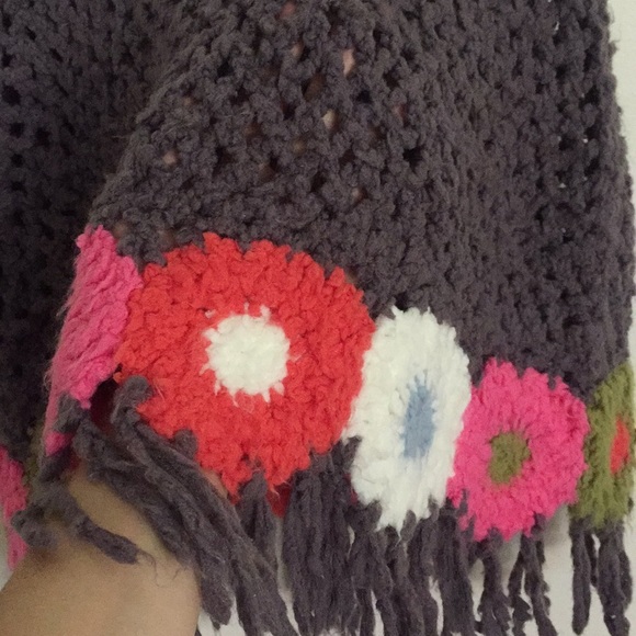 Well, it’s adorable!  Flower shawl - Picture 5 of 7